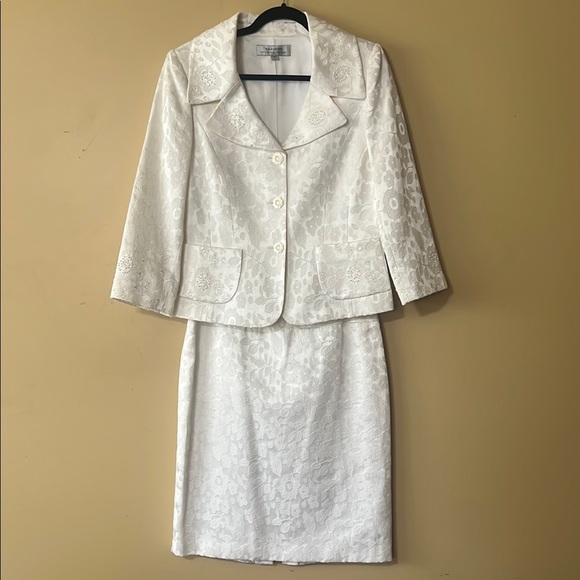 Tahari White Textured Blazer with Peplum and Skirt - Picture 1 of 16